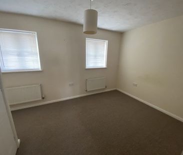 Longfield Place, Plymouth, PL4 - Photo 2