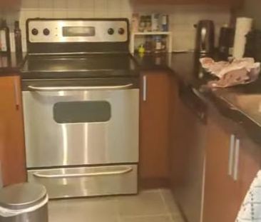 Grand / Big “ 4 1/2 “ au centre ville/ in downtown - Photo 3