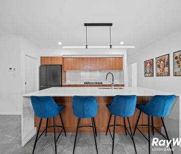Spacious Family Living with Ducted Aircon - Photo 3