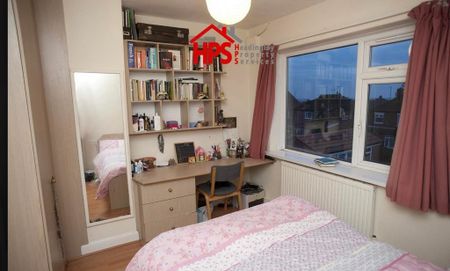 4 bedroom semi-detached house to rent - Photo 2