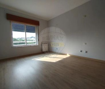 Apartment T2 in Casal de Cambra, Sintra - Photo 4