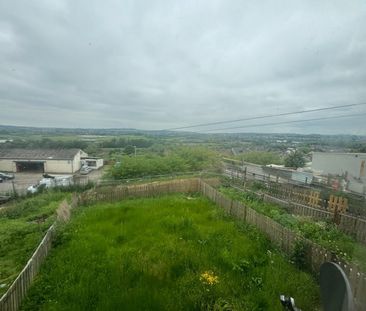 2 bed Terraced - To Let - Photo 6