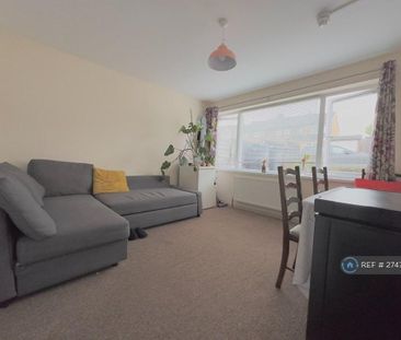 1 bedroom in a house share to rent - Photo 4