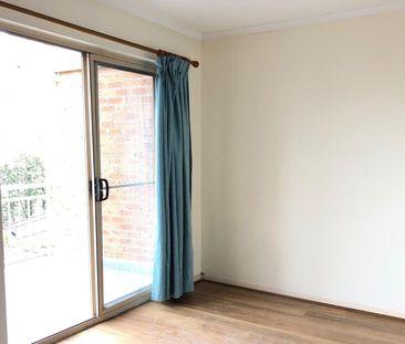 Low-Maintenance Apartment - Photo 3