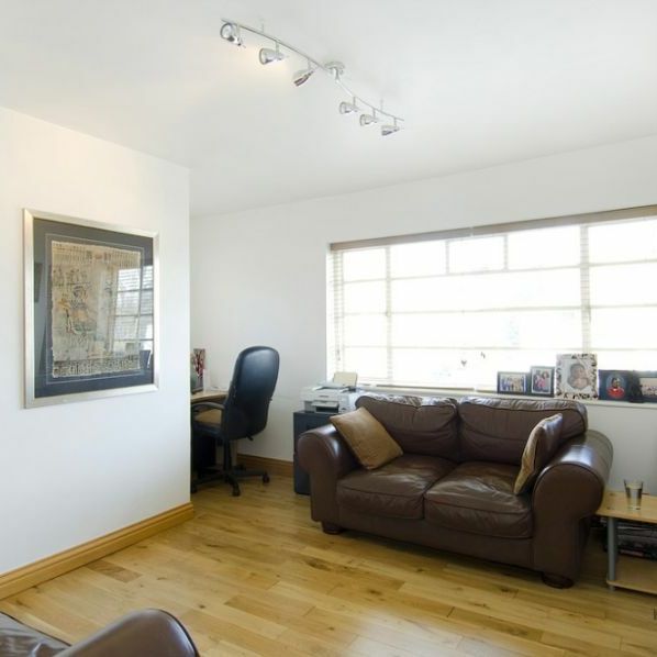 2 Bedroom Flat To Let - Photo 1