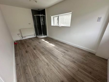 5 bedroom detached house to rent - Photo 3