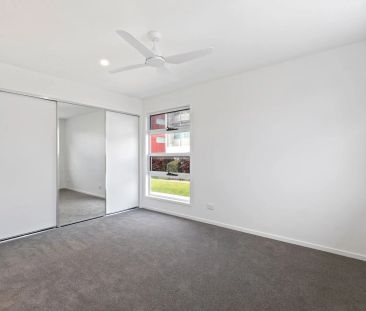 Don't Miss This Modern Coastal Home – Pool, Aircon, Prime Location! - Photo 6