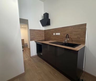Location Appartement 1 pièce 22m² NIMES 30900 - Photo 1