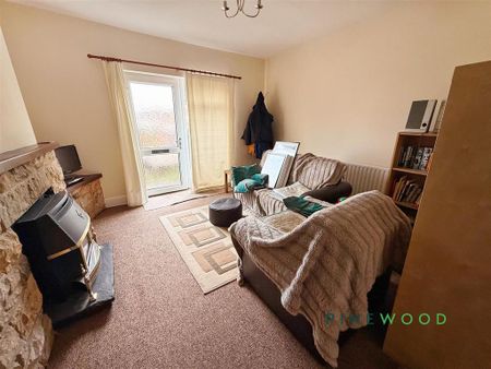 2 bedroom semi-detached house to rent - Photo 5