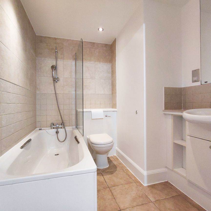 Mercury House, Heathcroft, London W5 - Photo 1