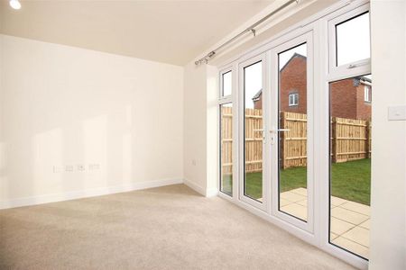 2 bedroom end of terrace house to rent - Photo 2