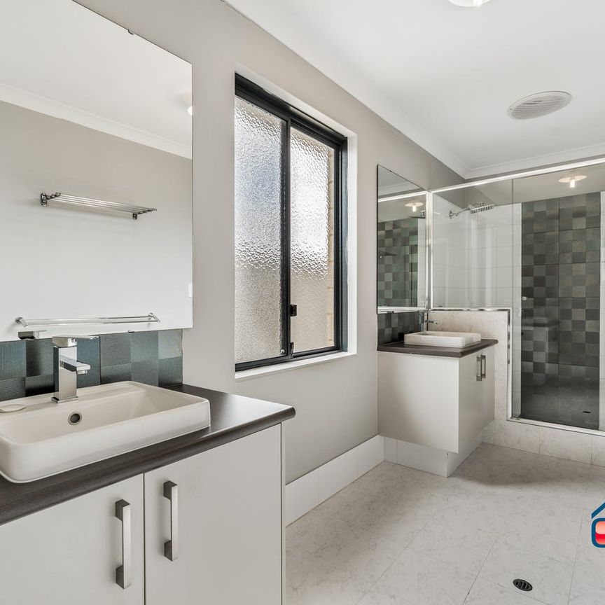 BYFORD - 4x2 - SENSATIONAL FAMILY HOME! - Photo 1