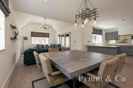 4 bedroom detached house to rent - Photo 3