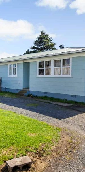 Excellent Location - Rent Includes Water - Photo 2