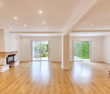 Family house in the heart of São João do Estoril - Photo 1