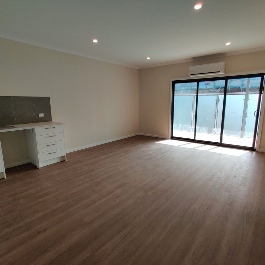 Stylish Townhouse in the heart of Lilydale - Photo 1