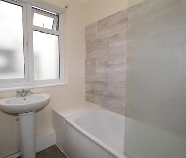 2 Bedroom Flat - Above Shop To Let - Photo 6