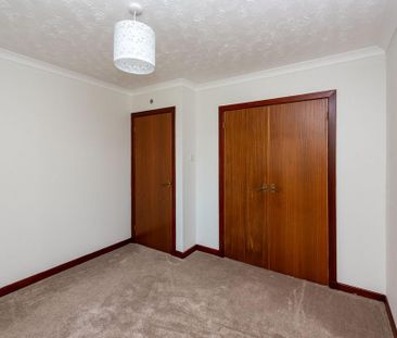 2 bedroom semi-detached bungalow to rent - Photo 4