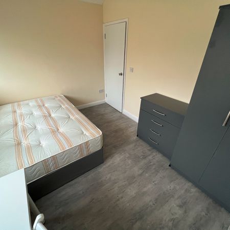 Room in a Shared House, Tokyngton Avenue, HA9 - Photo 3