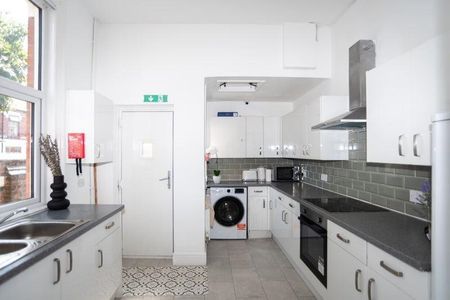 1 bedroom in a house share to rent - Photo 4
