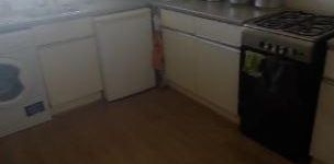 1 bedroom in a flat share to rent - Photo 2