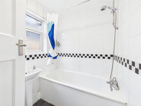 2 bedroom semi-detached house to rent - Photo 2