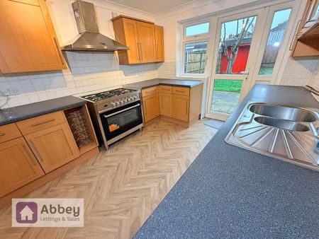 3 bedroom semi-detached house to rent - Photo 5