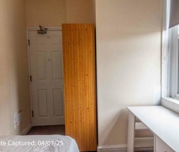 32, Barbican Road - Photo 6