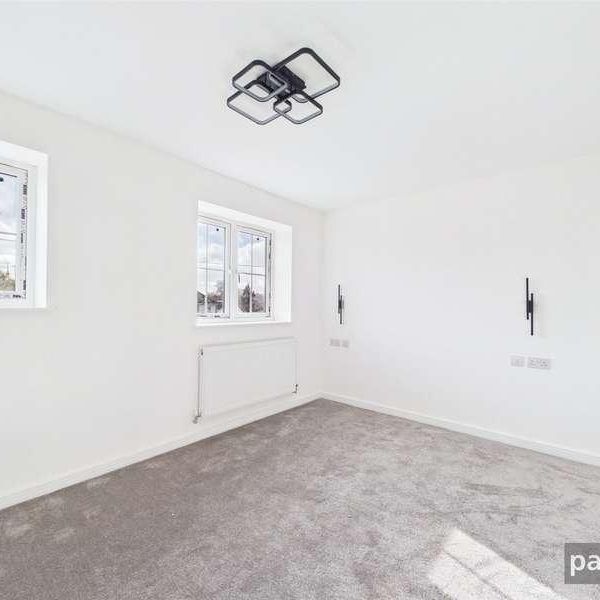 Colemans Moor Road, Woodley, Reading, Berkshire, RG5 - Photo 1