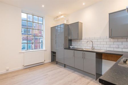 3 bed Apartment To Let - Photo 2