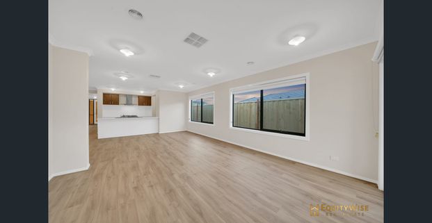 Family Home in Riverwalk! - Photo 1