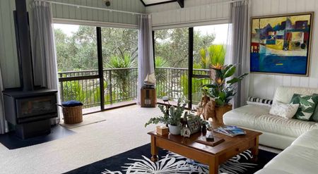 Tranquil Riverside Retreat amidst a Native Bus... - Photo 3