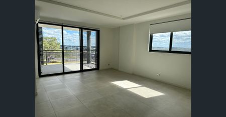 Oversized 2 Bedroom Apartment - Photo 3