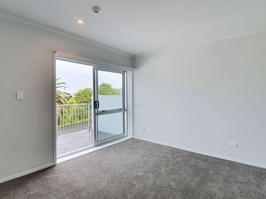 Stylish apartment & water included in the rent - Photo 1