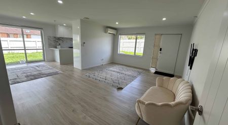 Modern Family Home in Flat Bush - Photo 3