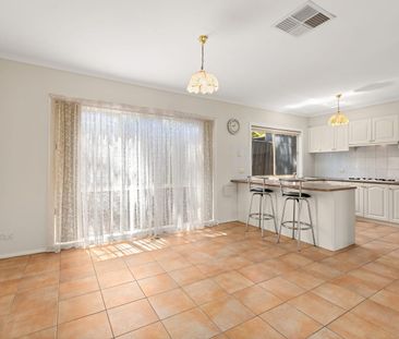 Spacious Family Home in a Prime Chirnside Park Location - Photo 4