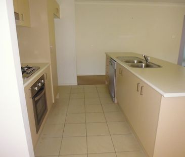 FOUR BEDROOM FAMILY HOME - GREAT LOCATION - Photo 4