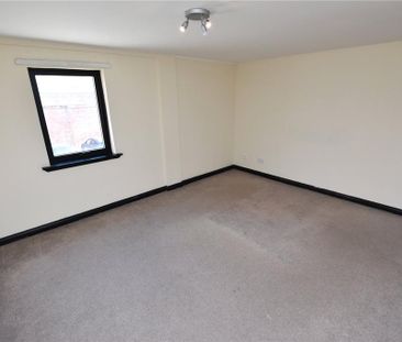3 bedroom flat to rent - Photo 6
