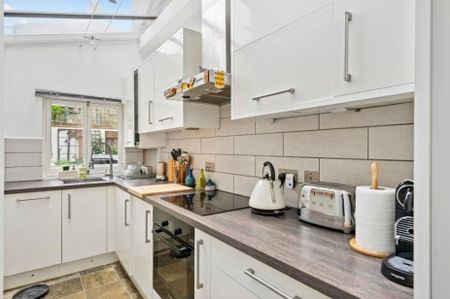 2 Bed Flat, Wandsworth, SW18 - Photo 2