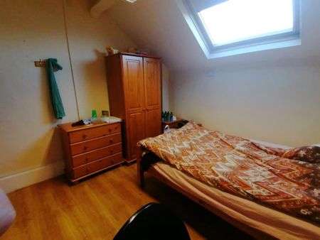 4 bedroom semi-detached house to rent - Photo 5