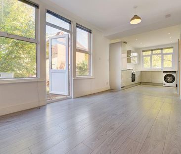 4 bedroom semi-detached house to rent - Photo 5