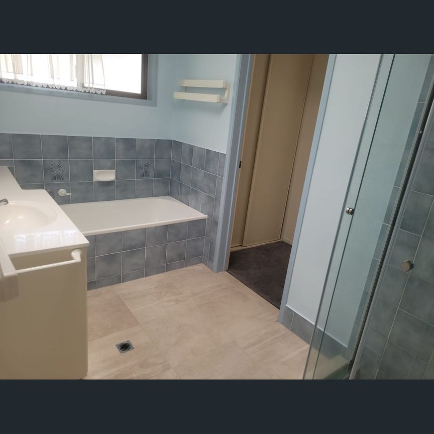 Spacious 4‑Bed Family Home on Quiet Court in Hillcrest – Ready to Rent - Photo 1