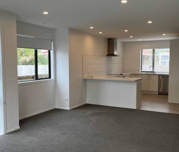 Discover the perfect blend of comfort and convenience in this moder... - Photo 2