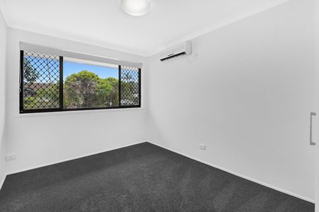 13 Kurrawa Avenue, Mermaid Waters QLD 4218 - House For Rent | Domain - Photo 4