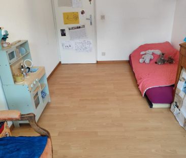 Avec un magnifique dégagement sur le lac et les Alpes - Photo 1