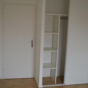 location Appartement F3 DE 60.5m² À VELIZY-VILLACOUBLAY - Photo 2