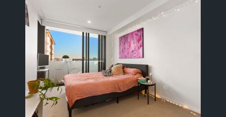 Modern Two Bedroom Apartment in Convenient Location - Photo 3