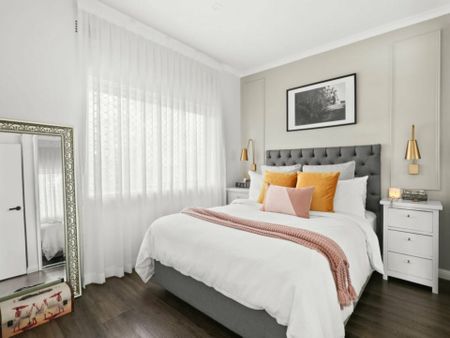 Bright 1 Bedroom Apartment ! - Photo 2