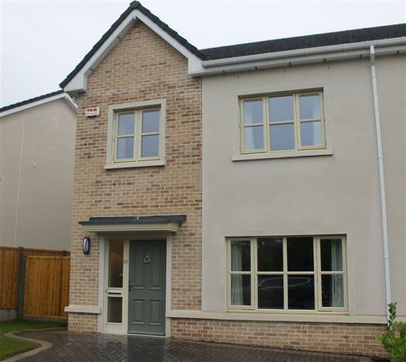 House to Rent: 20 Hillbank, Naas, Kildare - Photo 2