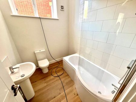2 bedroom flat to rent - Photo 2